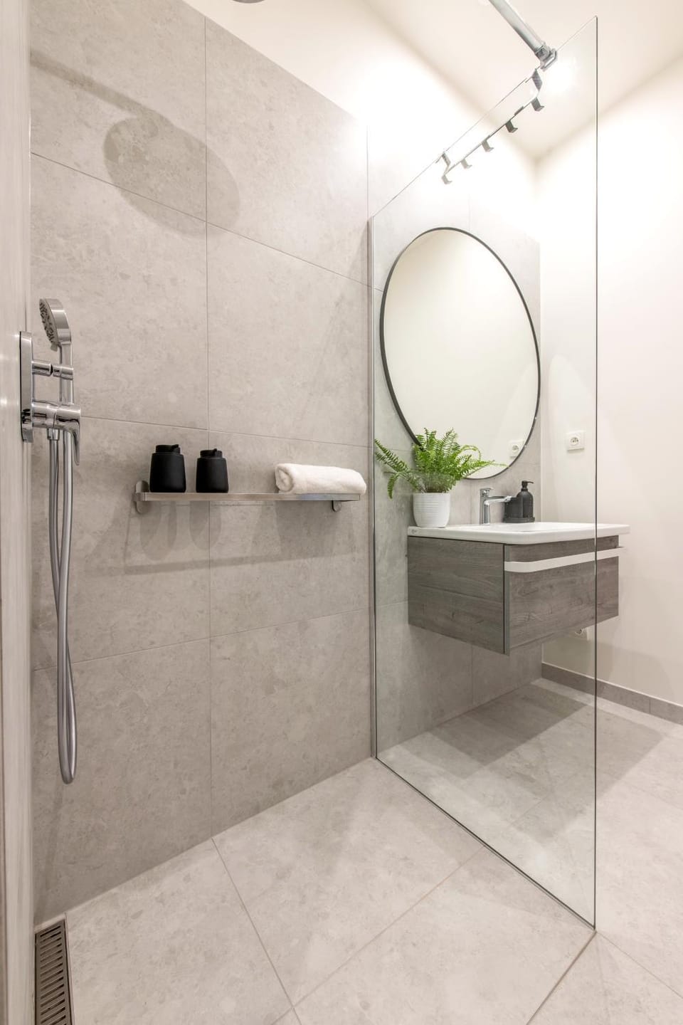 Sunny & Quiet studio in peaceful hood,metro access Apartment in Prague