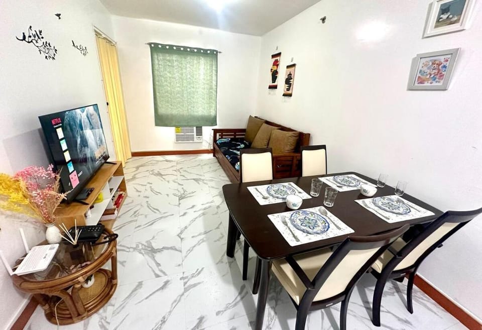FAMILY & BARKADA HOMEY STAYCATION near Diliman, Katipunan, Commonwealth Apartment in Marikina