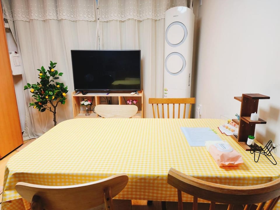 TV and multimedia, Living room, Dining area