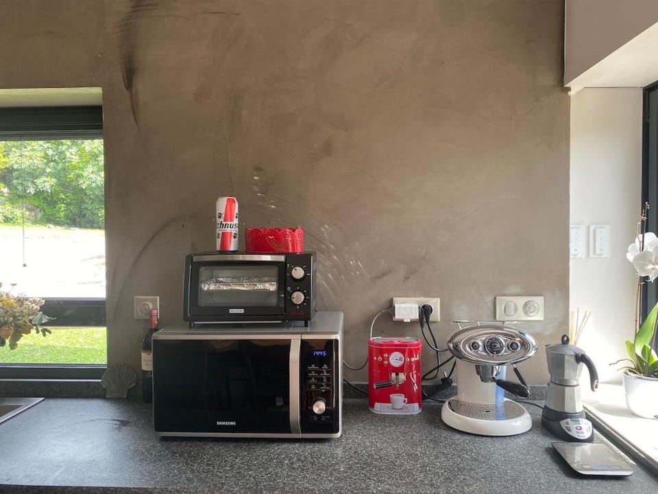 Coffee/tea facilities, Kitchen or kitchenette
