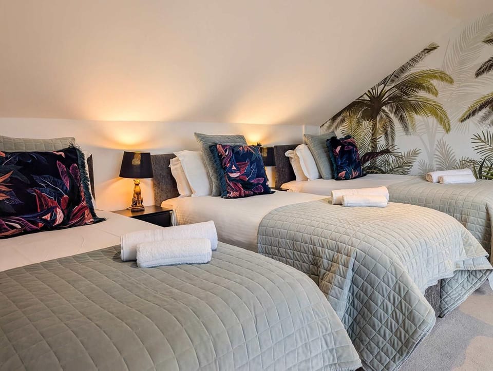 Bed, Bedroom