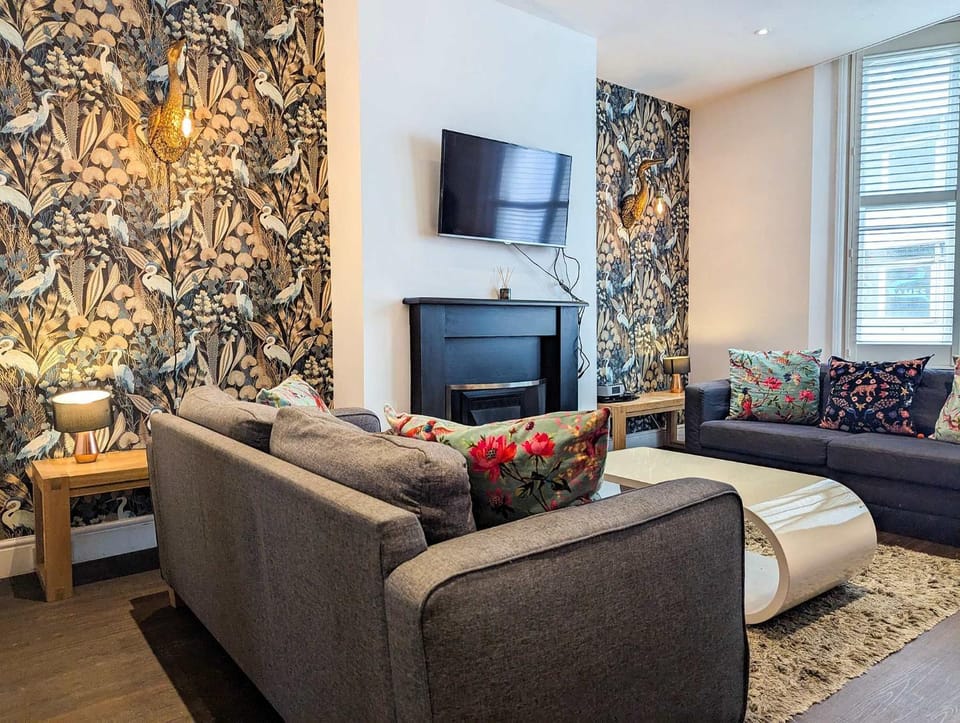 TV and multimedia, Living room, Seating area