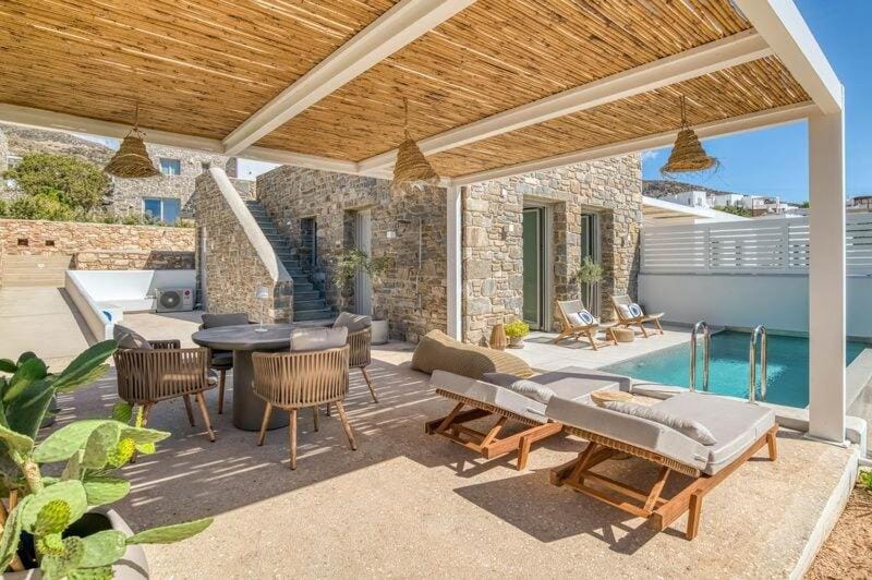 Property building, Day, Balcony/Terrace, Seating area, Swimming pool, sunbed