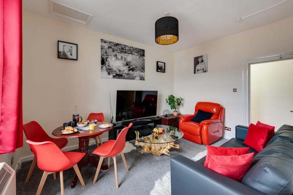 STR8BS8 2-Bedroom Penthouse, Clifton, Parking, Garden & City Views Apartment in Bristol
