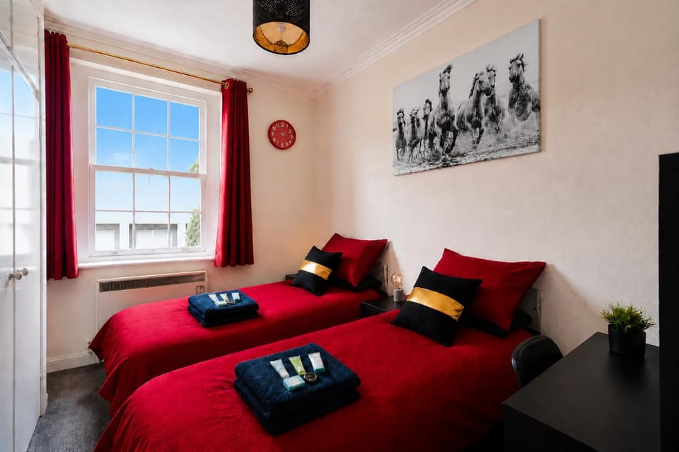 STR8BS8 2-Bedroom Penthouse, Clifton, Parking, Garden & City Views Apartment in Bristol