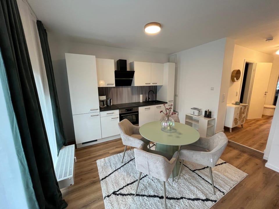 Kitchen or kitchenette, Dining area, oven, stove