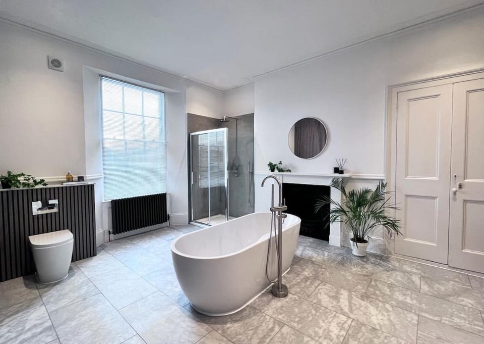 Exquisite Period House, Heart of Exeter, Parking House in Exeter