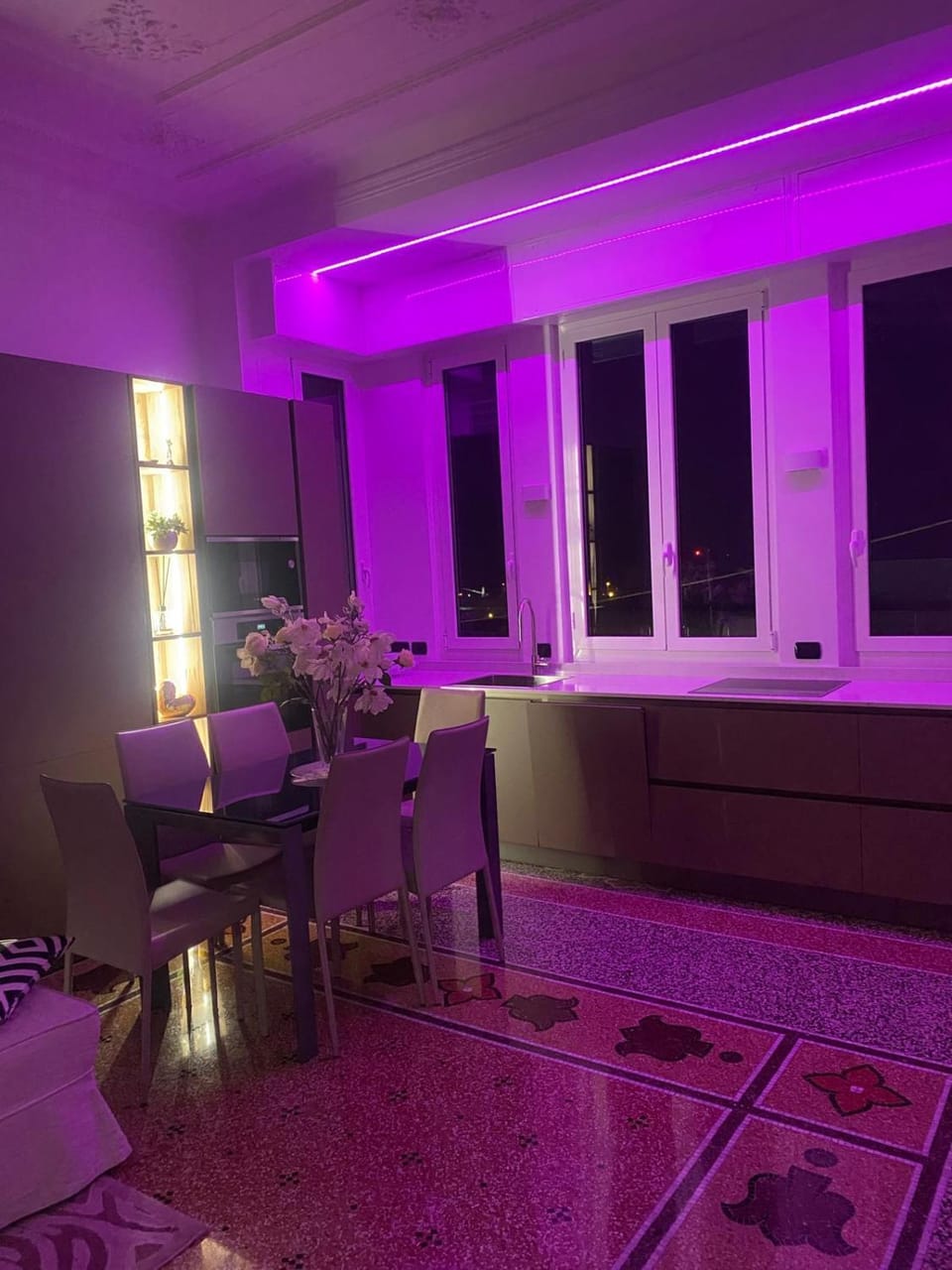 Kitchen or kitchenette, Living room