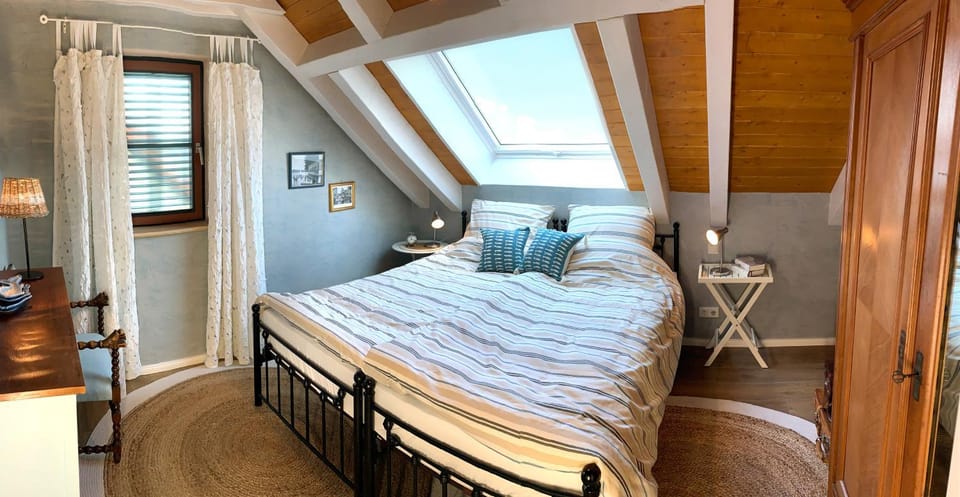 Bed, Photo of the whole room, Bedroom