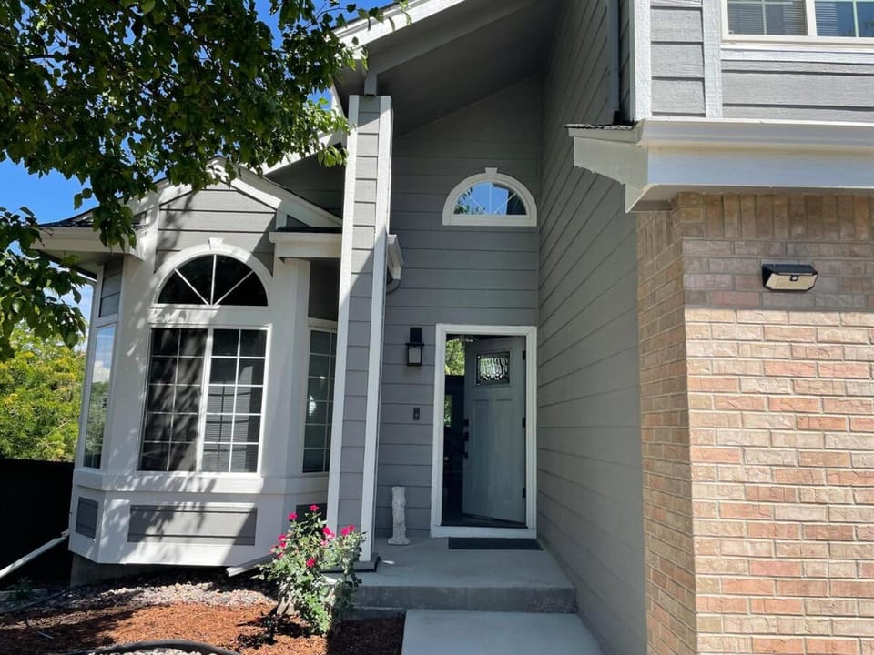 Modern Haven Scenic Nature Views Near Chatfield Park House in Highlands Ranch