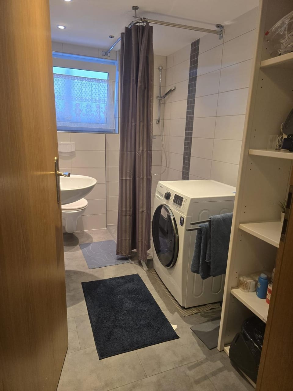 Bathroom, washing machine