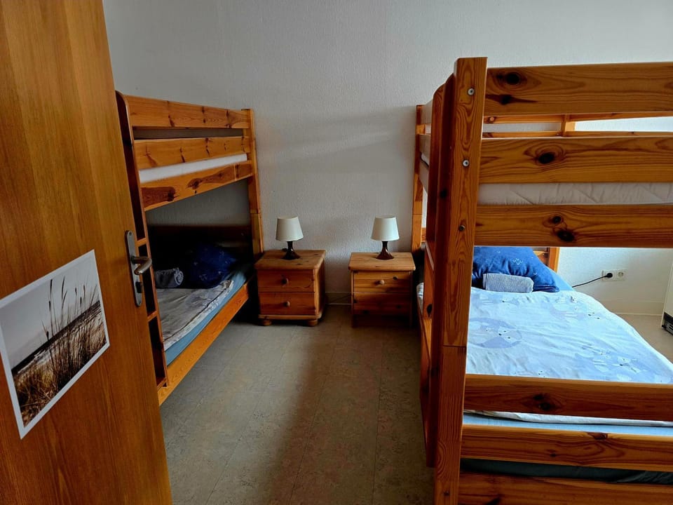 Bedroom, bunk bed