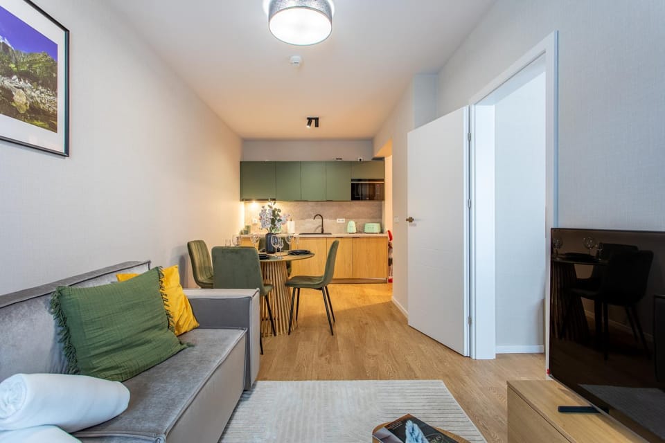 Kitchen or kitchenette, Seating area, stove