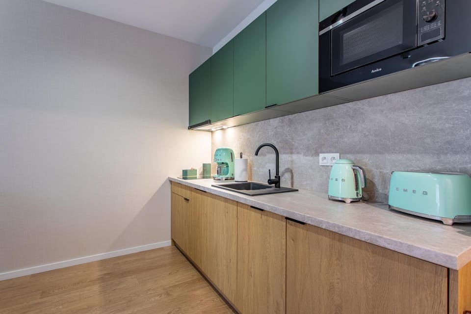 Coffee/tea facilities, Kitchen or kitchenette, stove, toaster