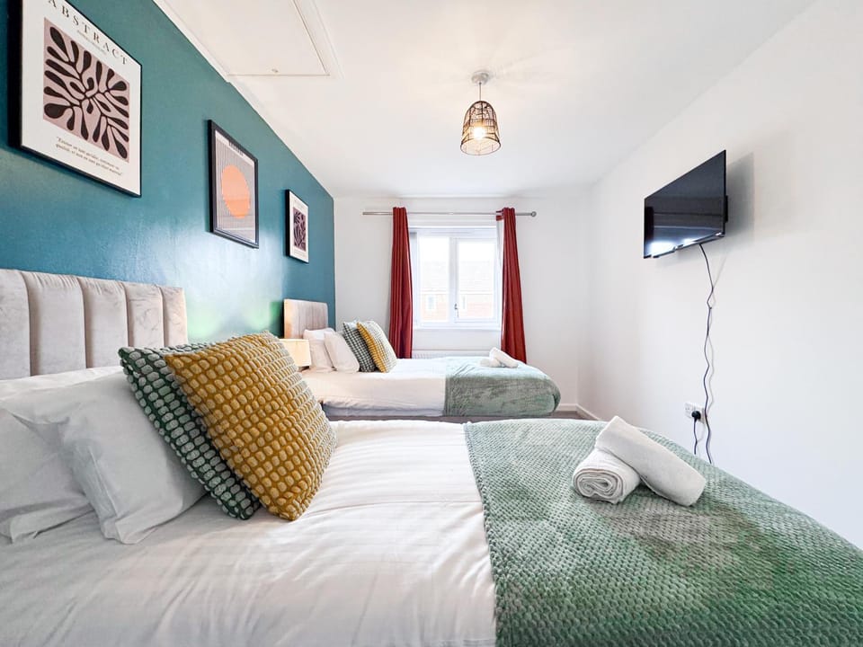 Bed, TV and multimedia, Photo of the whole room, Bedroom, heating, internet, towels
