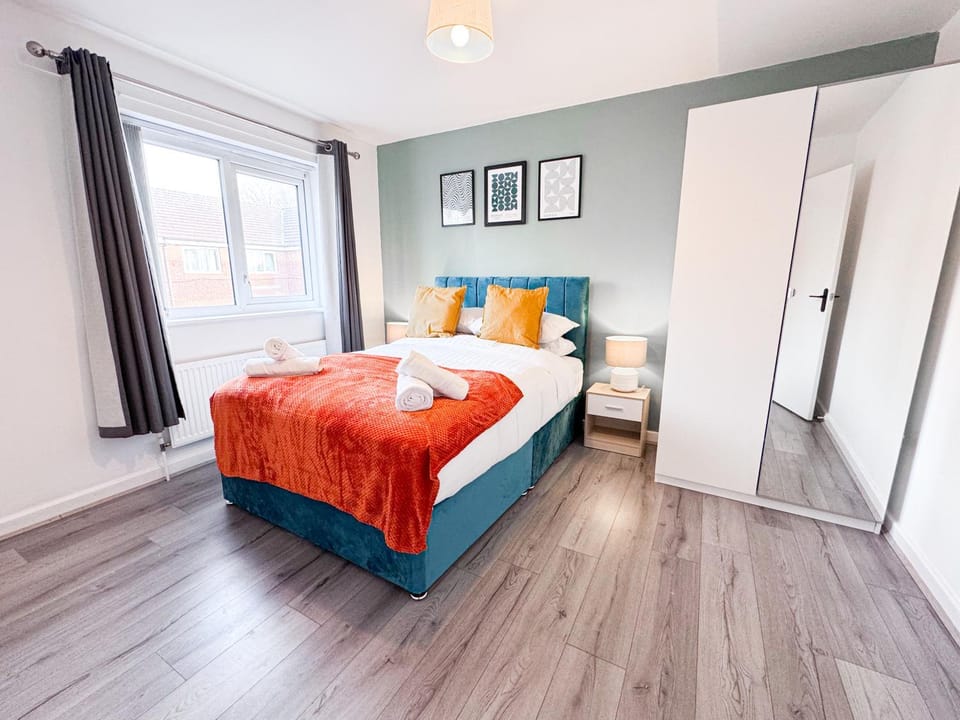 Bed, Photo of the whole room, Bedroom, heating, internet, towels, wardrobe