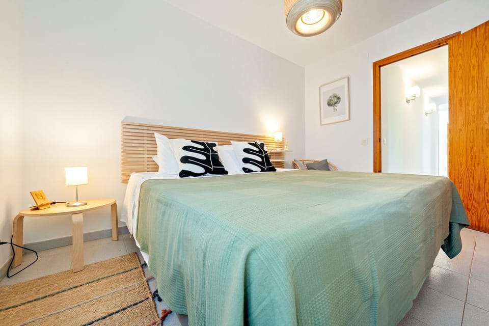 Property building, Living room, Bedroom