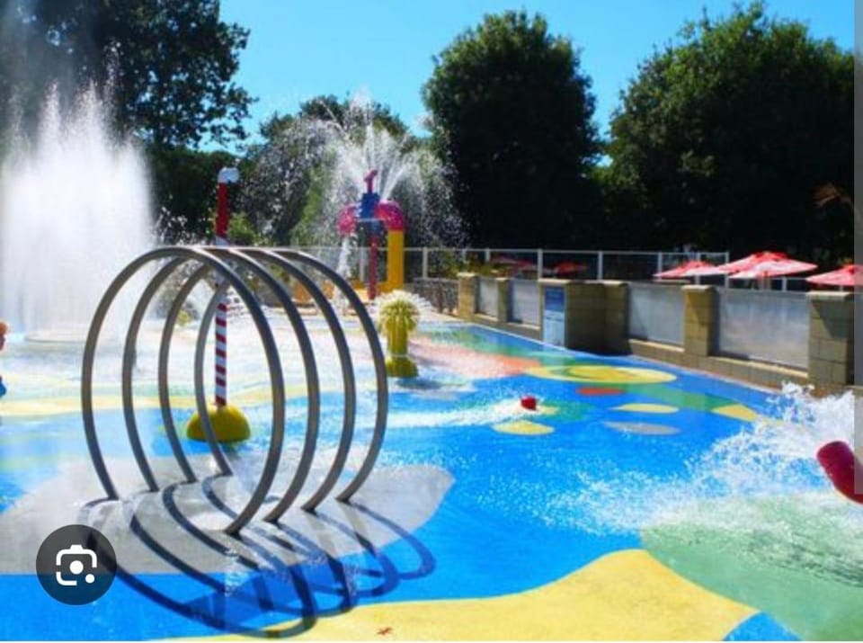 Mobil-home 6 personnes tout équipé avec accueil humain et Starlink Campground/ 
RV Resort in Pont-Aven