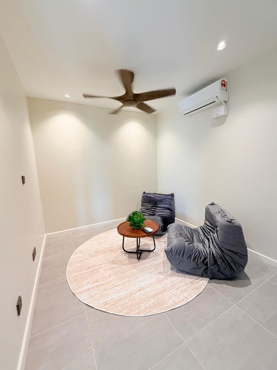 Living room, air conditioner