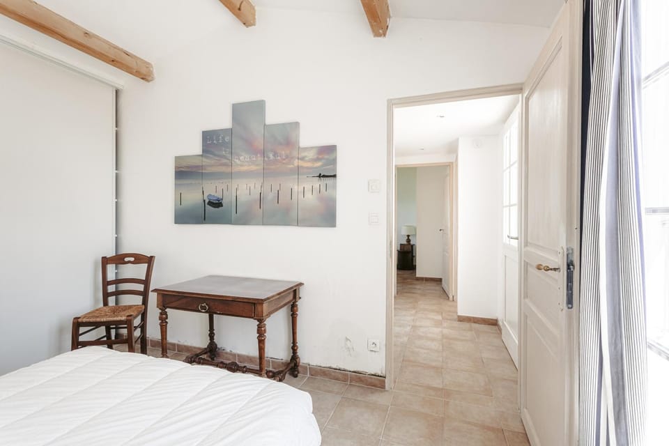 Property building, Living room, Bedroom