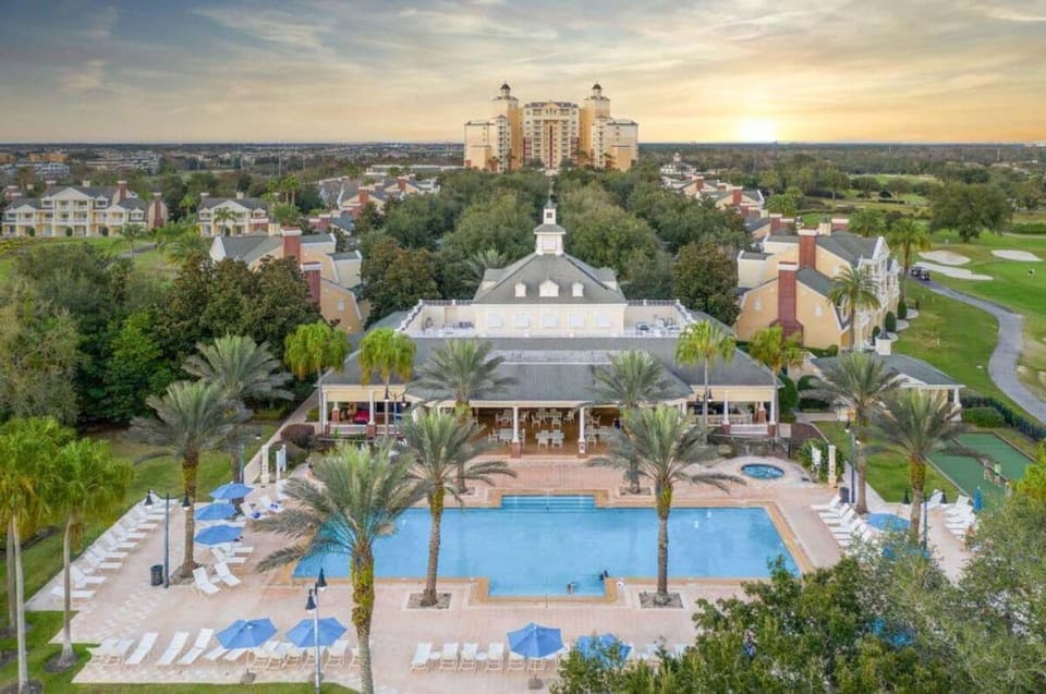Heritage Luxury, 3 bed, 2 bath, Golf Course Views, Reunion Membership, 1351 Apartment in Four Corners