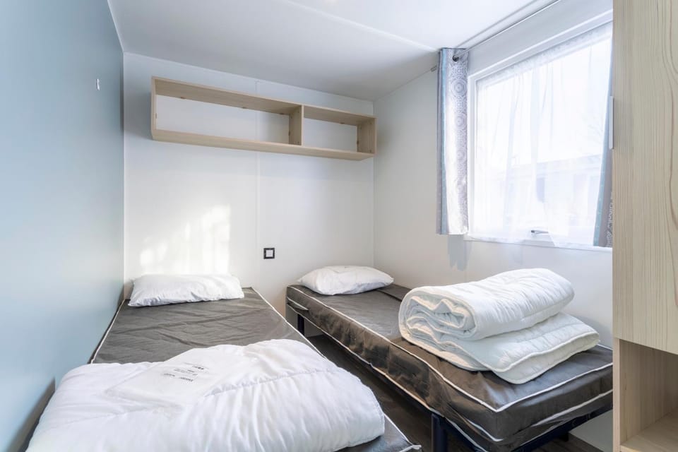 Property building, Living room, Bedroom