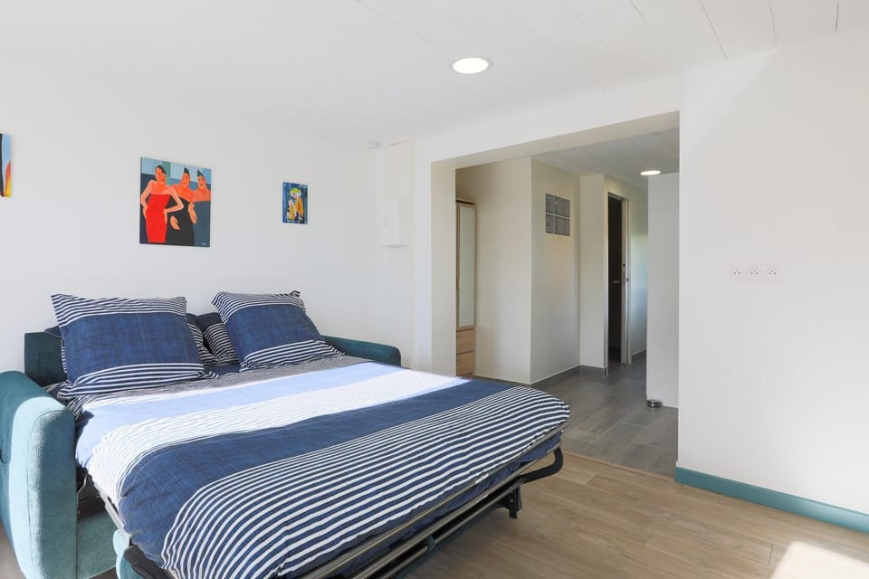 Living room, Bedroom