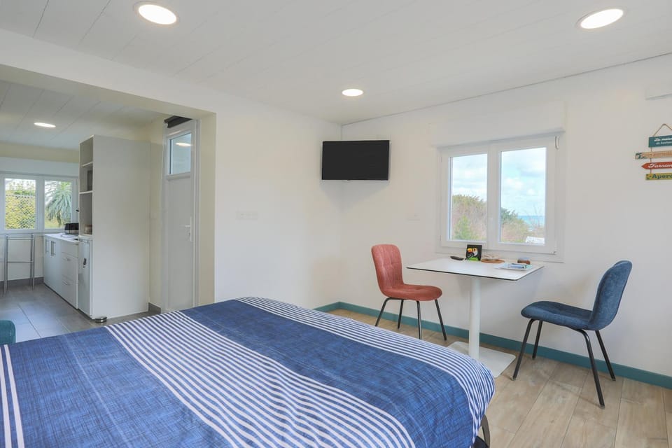 Property building, Living room, Bedroom