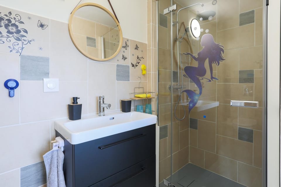 Bathroom, Living room