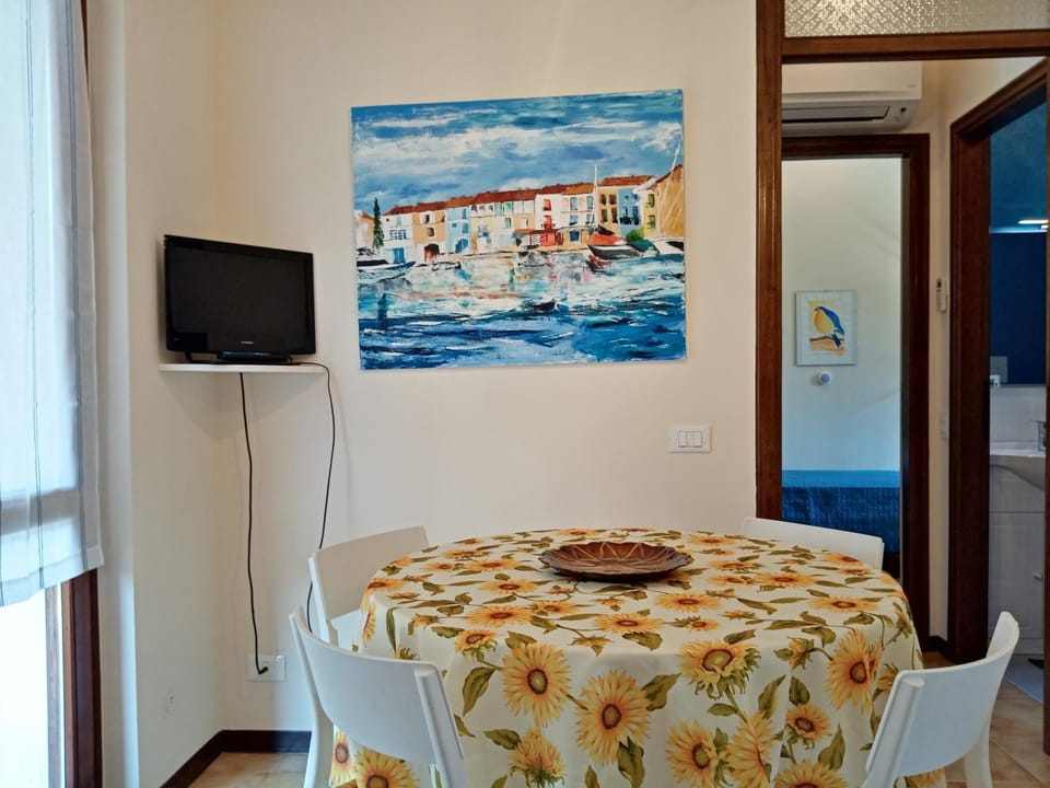 TV and multimedia, Dining area