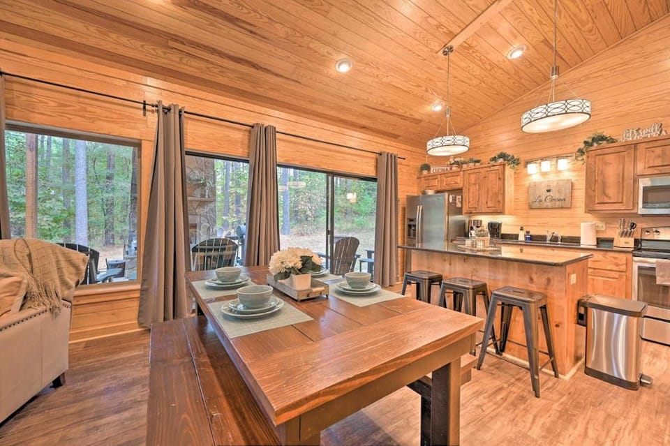Stayhocha Excellent Location! Nature Resides House in Oklahoma