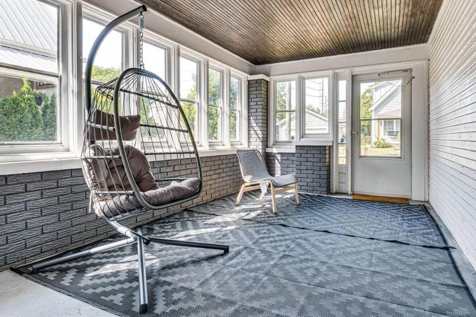 Charming 2-Bedroom Home with Private Gym House in Indianapolis