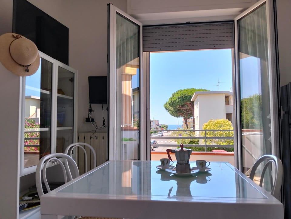 TV and multimedia, View (from property/room), Balcony/Terrace, Living room, Seating area, Sea view