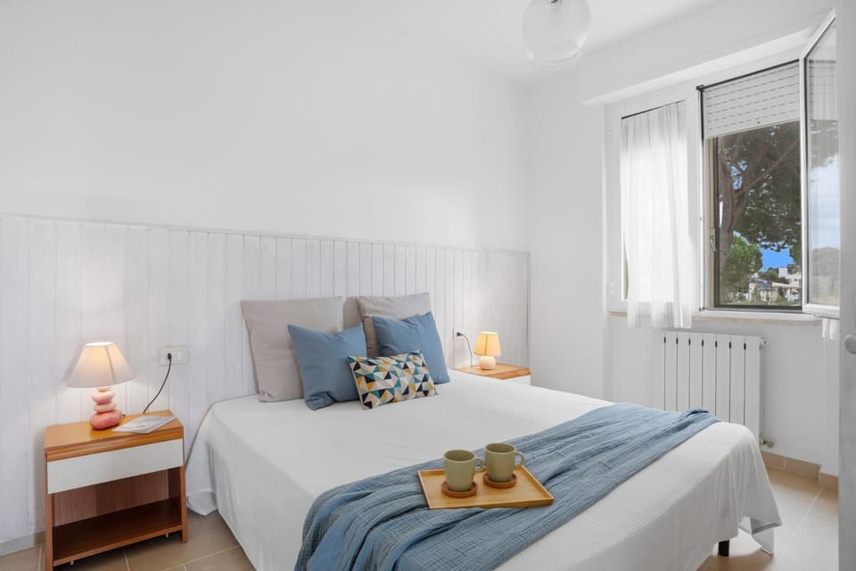 Bed, Photo of the whole room, Bedroom, internet