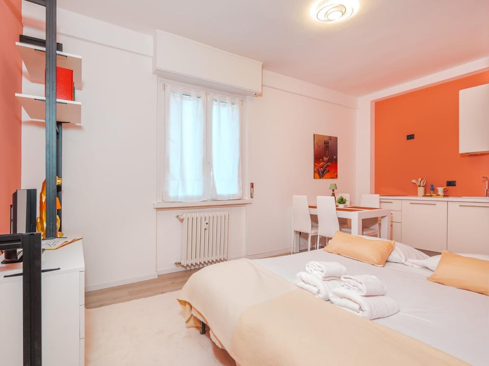 Bed, Kitchen or kitchenette, Photo of the whole room, Dining area