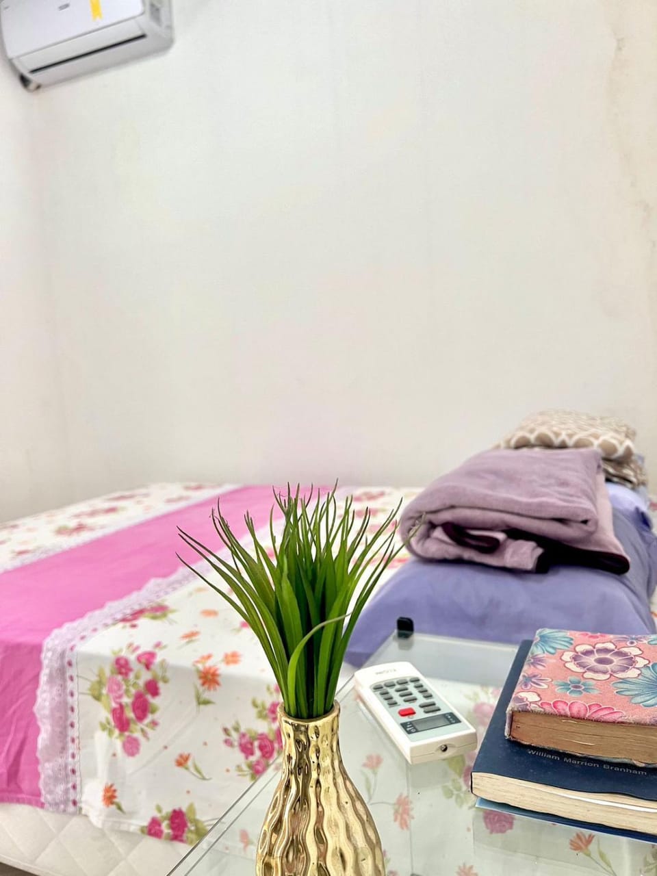 Bed, Bedroom, air conditioner