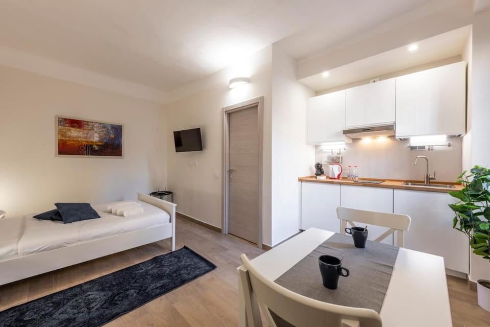 TV and multimedia, Kitchen or kitchenette, Living room, Photo of the whole room, Seating area