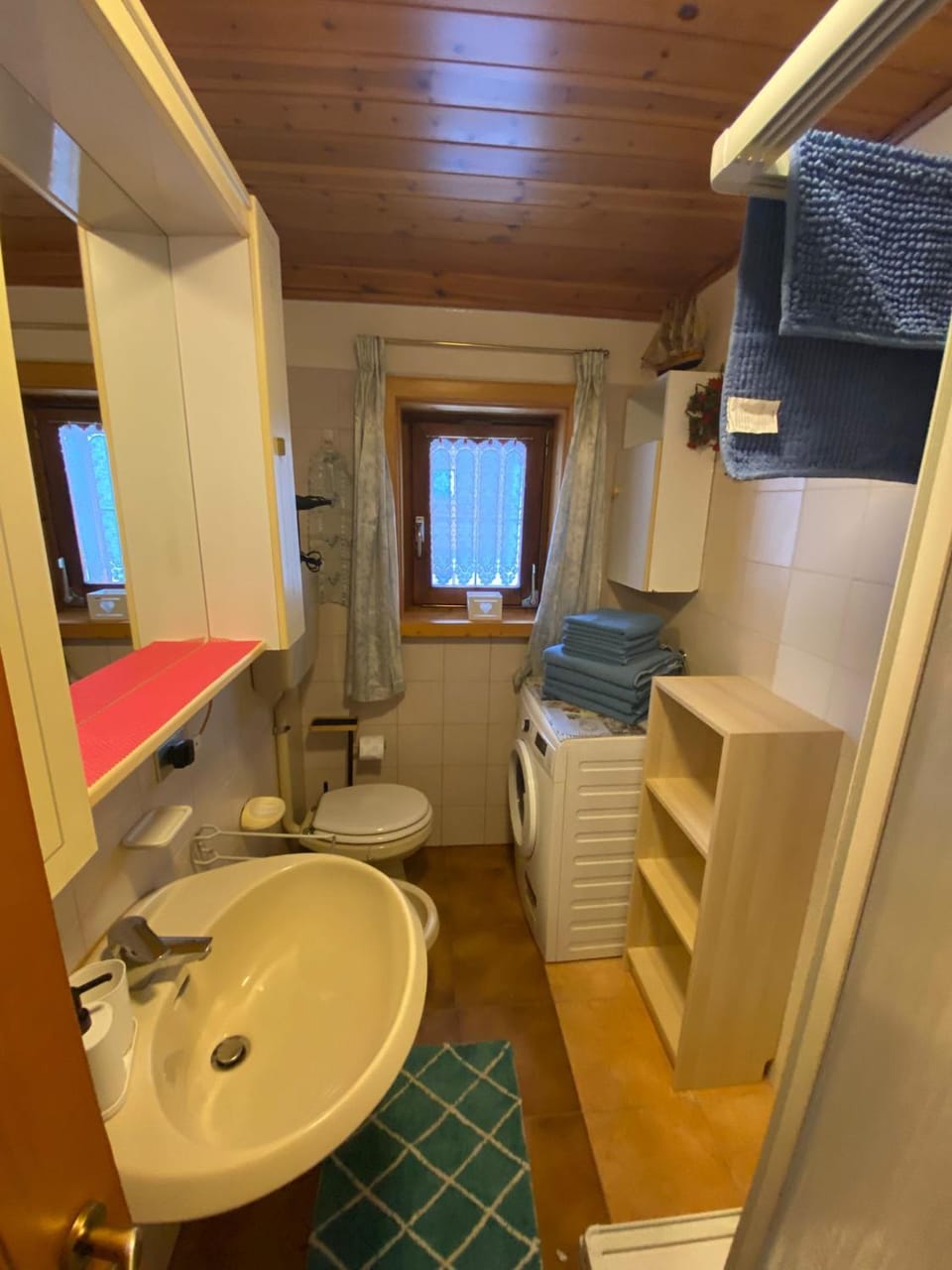 Toilet, Bathroom, towels