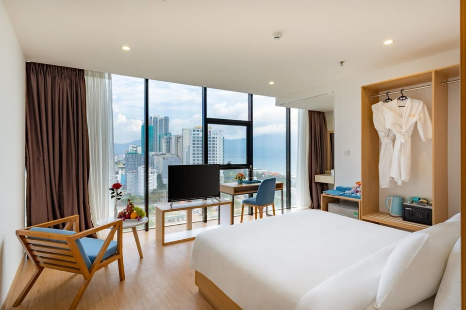 TV and multimedia, Coffee/tea facilities, Photo of the whole room, City view, Garden view, Landmark view, Mountain view, Quiet street view