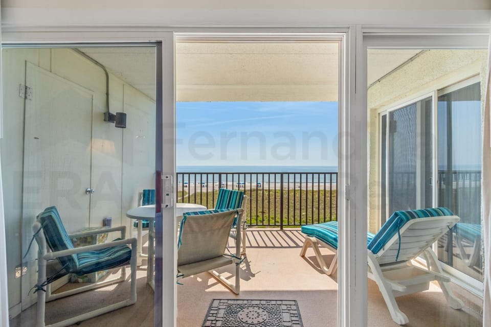Atlantic View Tropical Condo Apartment in Fernandina Beach