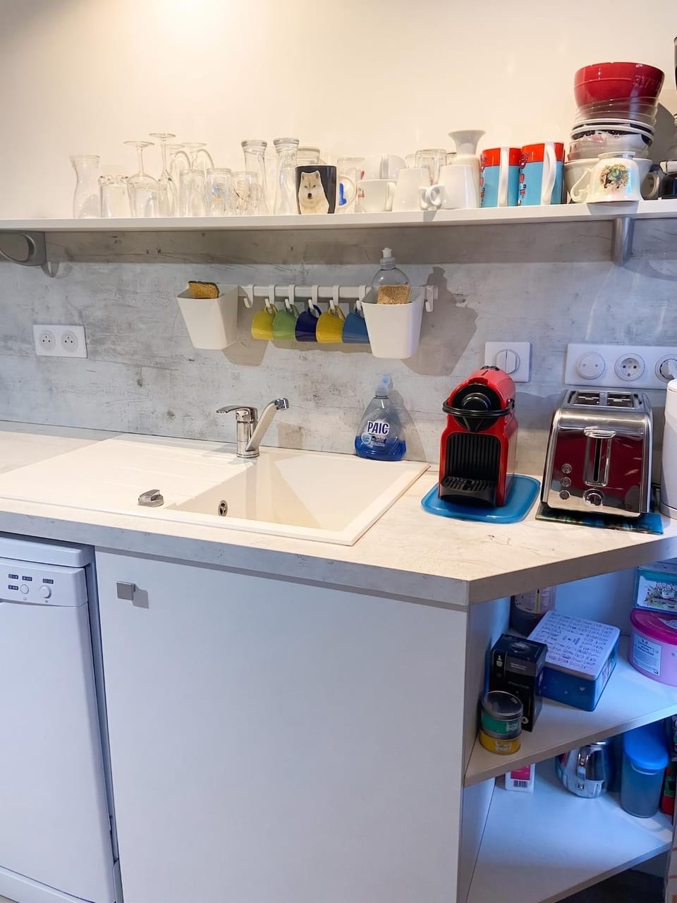 Kitchen or kitchenette