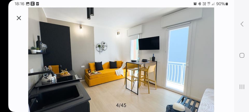 Kitchen or kitchenette, Photo of the whole room, Dining area