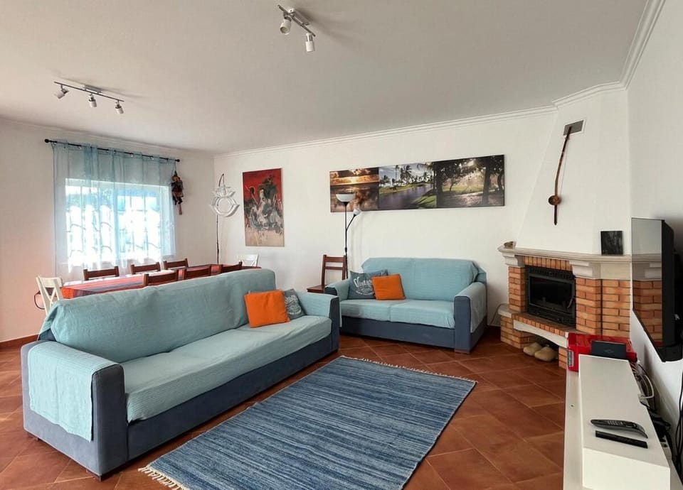 Casa Campo e Praia - Moradia no Meco a 5min da Praia com Jardim & BBQ House in Setubal District