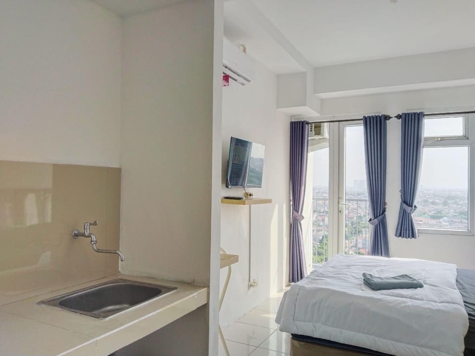 Bed, TV and multimedia, Bedroom