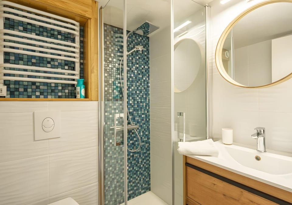 Bathroom, Living room