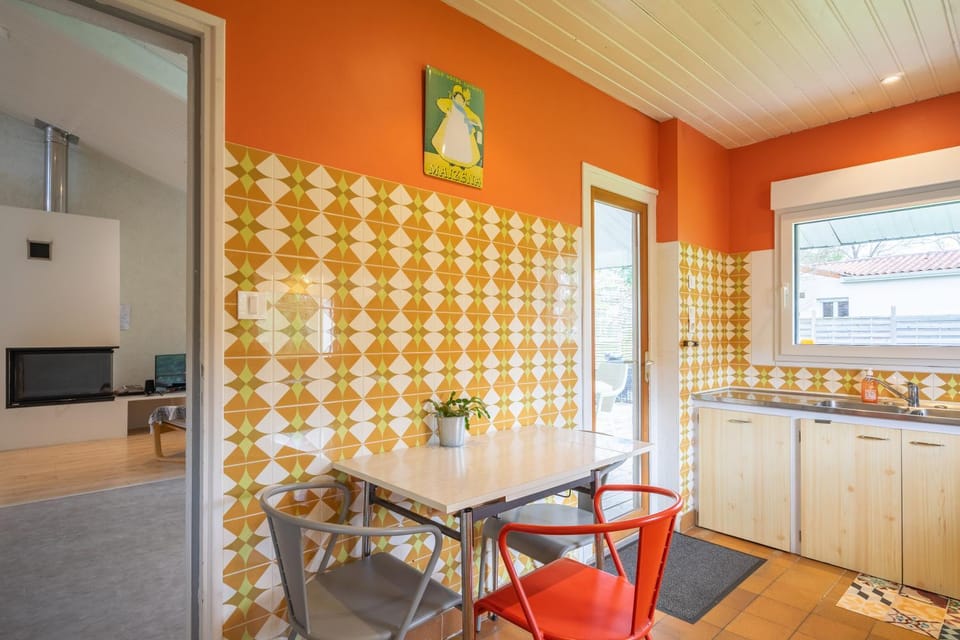 Property building, Kitchen or kitchenette, Living room