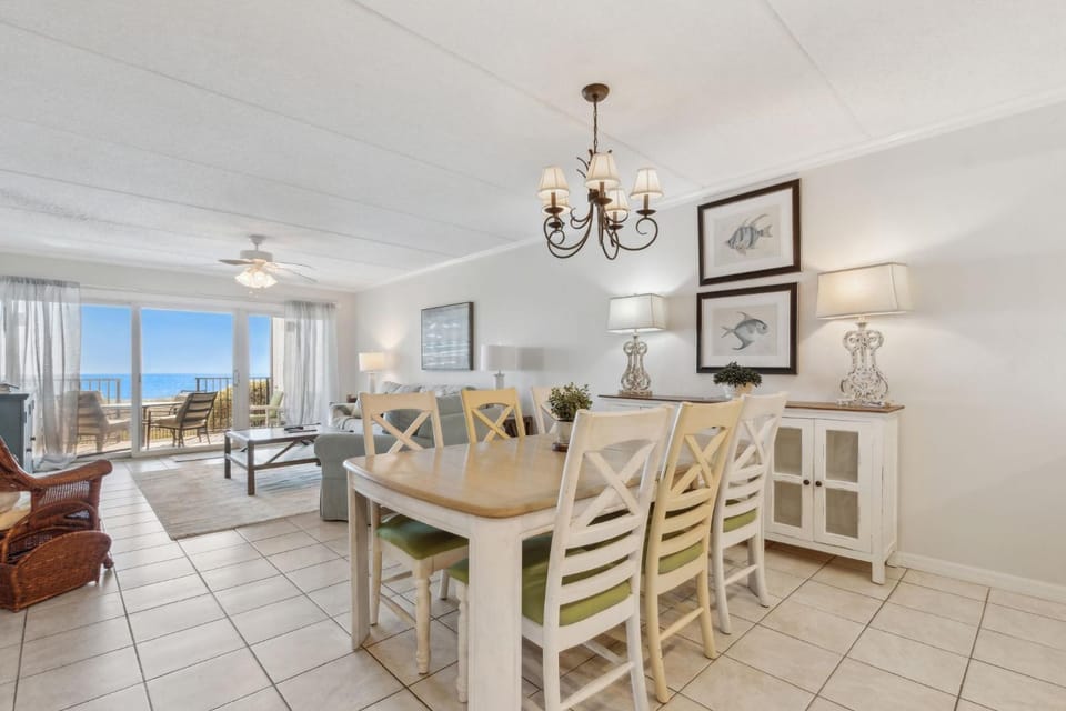 Short Walk to the Beach Condo Apartment in Fernandina Beach