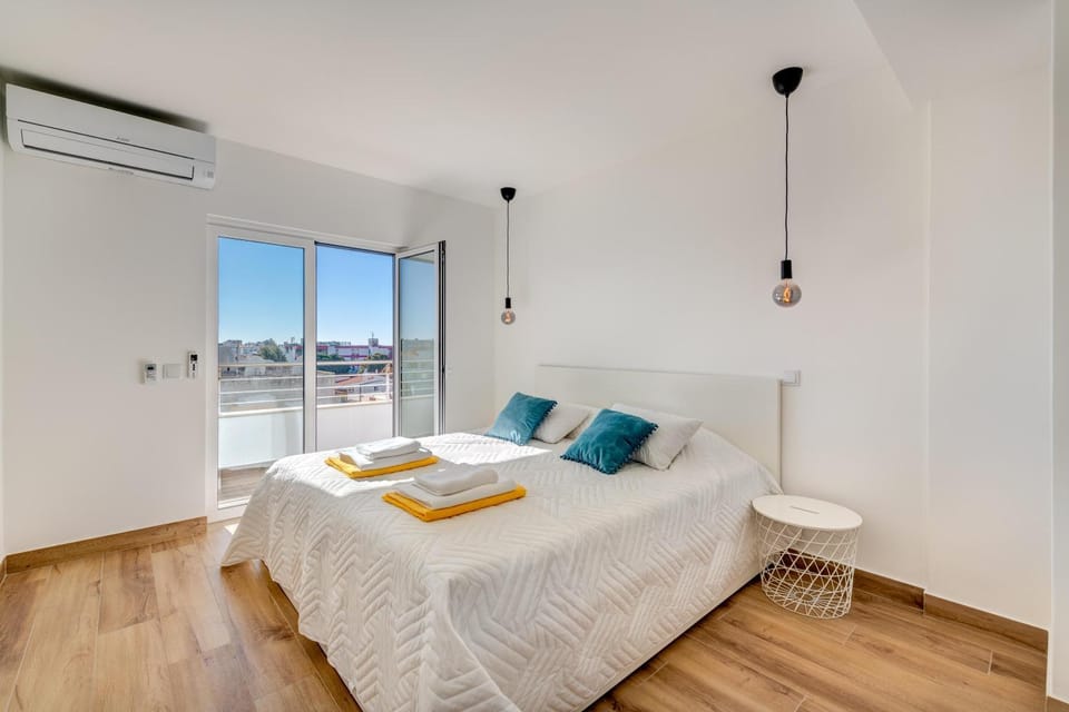 Photo of the whole room, Bedroom, towels, air conditioner