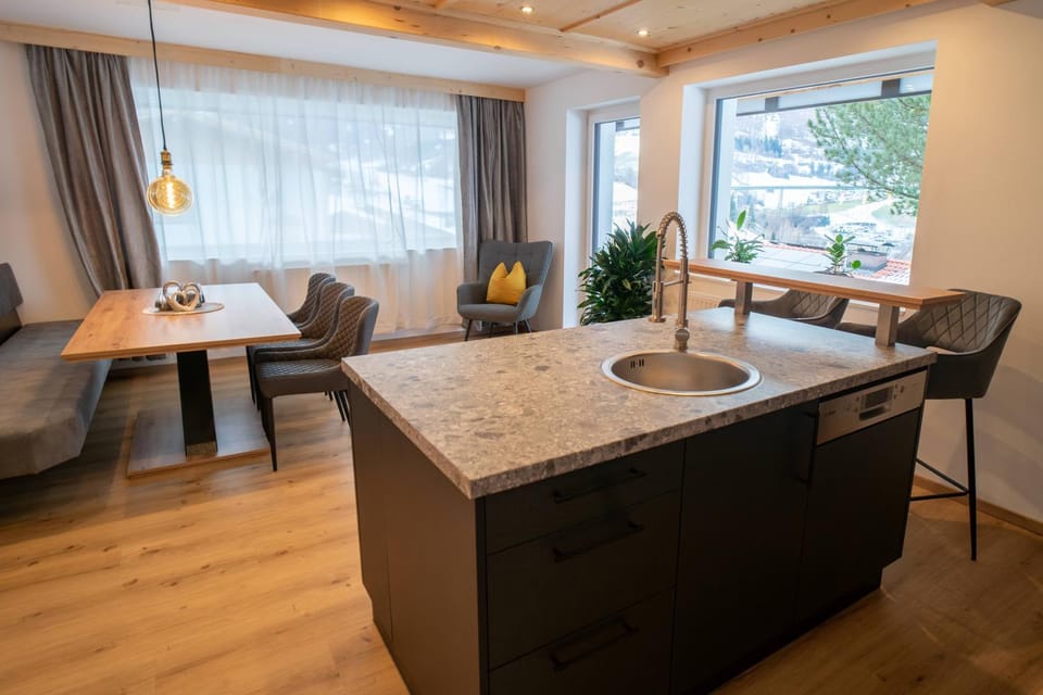 Garden, Kitchen or kitchenette, Living room, Seating area, Dining area, Garden view, kitchen