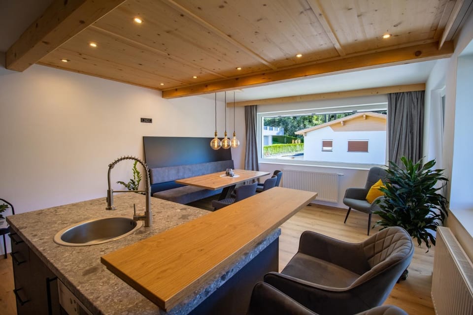 Garden, Kitchen or kitchenette, Living room, Dining area, minibar, kitchen